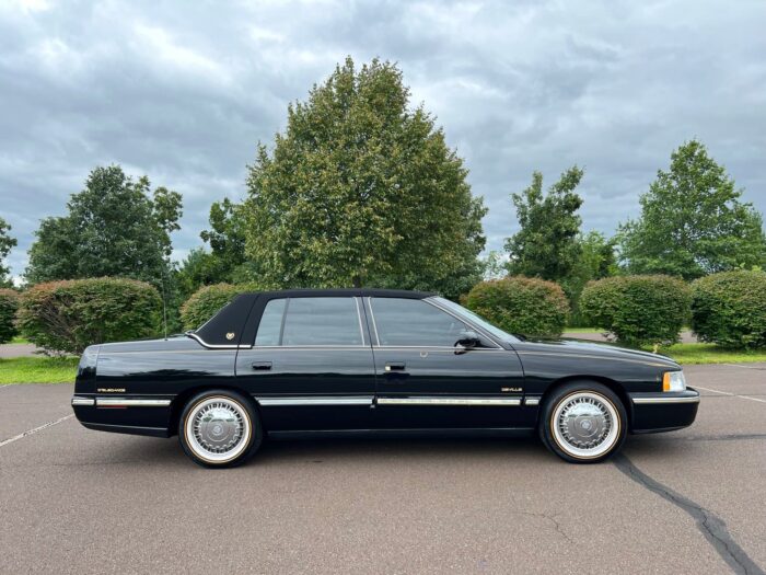 1997 Cadillac D'elegance Deville 73k Miles Sedan Gold Package V8 - $13,995
