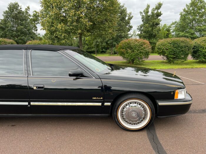 1997 Cadillac D'elegance Deville 73k Miles Sedan Gold Package V8 - $13,995