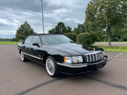 1997 Cadillac D'elegance Deville 73k Miles Sedan Gold Package V8 - $13,995