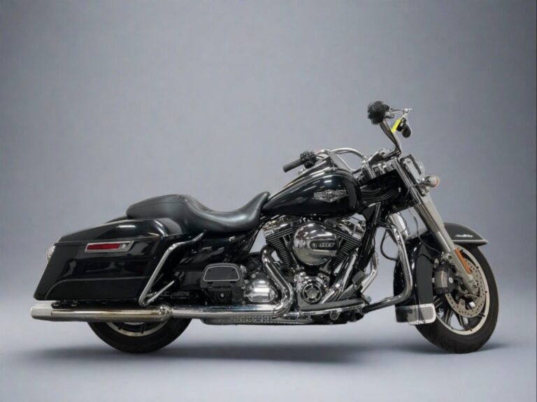 * 2015 Harley-Davidson Touring Road King FLHR 103" 6-Speed One Owner & Low Miles! $12,995