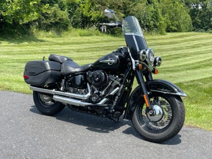 2018 Harley-Davidson FLHC Softail Heritage Classic 107" M8 6-Speed w/ Vance & Hines! $11,995
