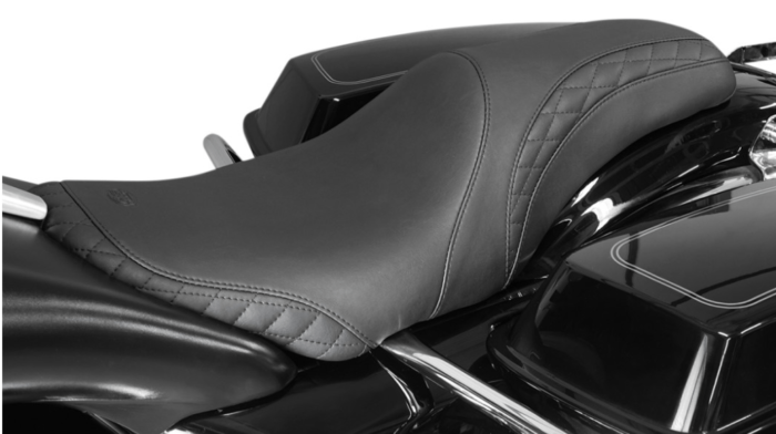 Mustang Black Tripper Fastback Seat for Yaffe Tank Harley Touring 2008+