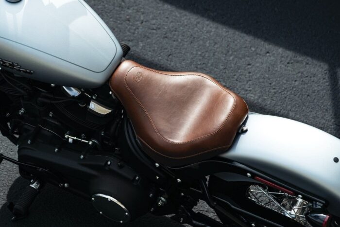 Mustang Brown Wide Tripper Solo Front Driver Seat Harley Softail Street Bob 18+