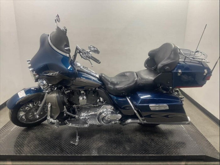 2010 Harley-Davidson CVO Screamin' Eagle Ultra Classic FLHTCUSE5 w/ VH True Duals! Top Of The Line! $14,995 (In Transit)