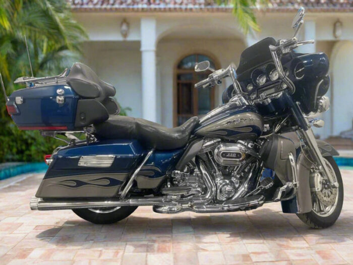 2010 Harley-Davidson CVO Screamin' Eagle Ultra Classic FLHTCUSE5 w/ VH True Duals! Top Of The Line! $14,995 (In Transit)