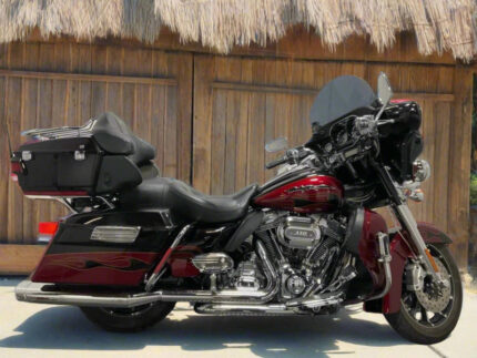 2011 Harley-Davidson CVO Screamin' Eagle Ultra Classic FLHTCUSE6 w/ Extras! $15,995 (In Transit)