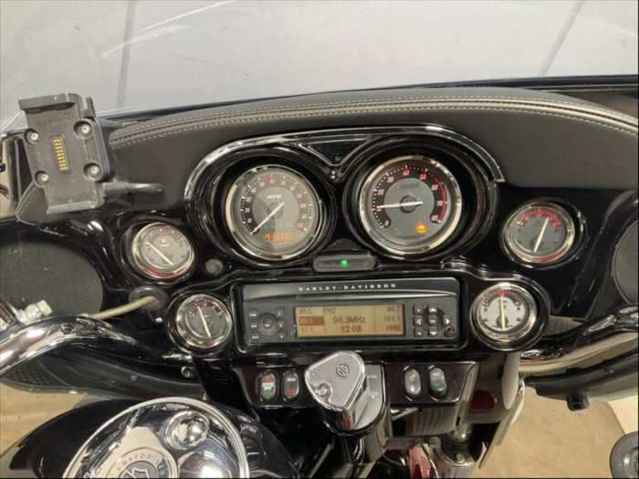2011 Harley-Davidson CVO Screamin' Eagle Ultra Classic FLHTCUSE6 w/ Extras! $15,995 (In Transit)