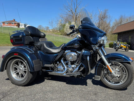 2012 Harley-Davidson Triglide Ultra Classic FLHTCUTG Trike One Owner w/ only 10K Miles!