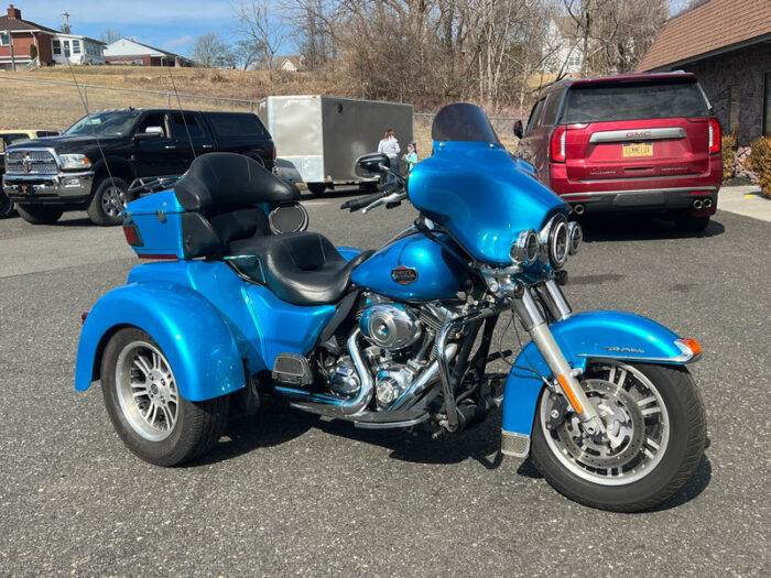 2013 Harley-Davidson TriGlide Ultra Classic FLHTCUTG Trike One Owner w/ Only 10k Miles w/ Extras! $19,995