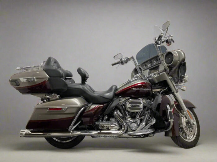 2015 Harley-Davidson CVO™ Screamin' Eagle Ultra Classic Limited FLHTKSE 110" $17,995 (In Transit)