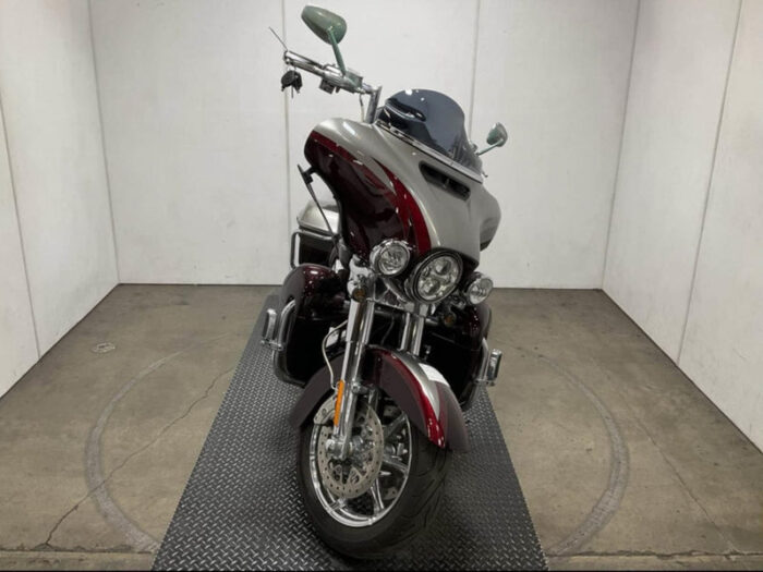 2015 Harley-Davidson CVO™ Screamin' Eagle Ultra Classic Limited FLHTKSE 110" $17,995 (In Transit)