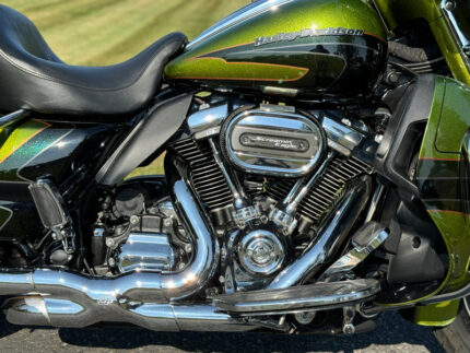 2017 Harley-Davidson Screamin' Eagle CVO Ultra Limited FLHTKSE Only 6,189 Miles!