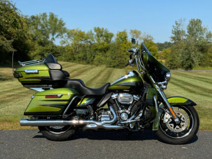 2017 Harley-Davidson Screamin' Eagle CVO Ultra Limited FLHTKSE Only 6,189 Miles!