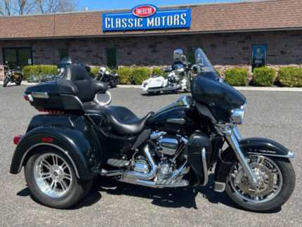 2018 Harley-Davidson Tri Glide Ultra FLHTCUTG M8 Touring Trike One Owner w/ Low Miles (In Transit)