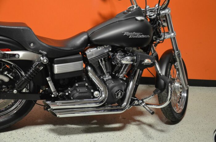 Chrome Highway Bar Mustache Bar Crash Engine Guard w/ Pegs 2006-2017 Harley Dyna